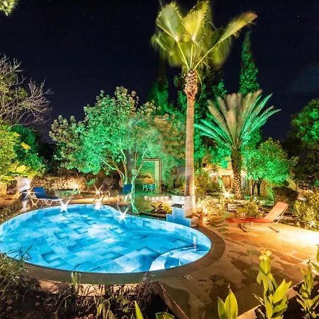 Βίλα A Historic Stone With Private Garden, Terrace And Private Pool Just For *