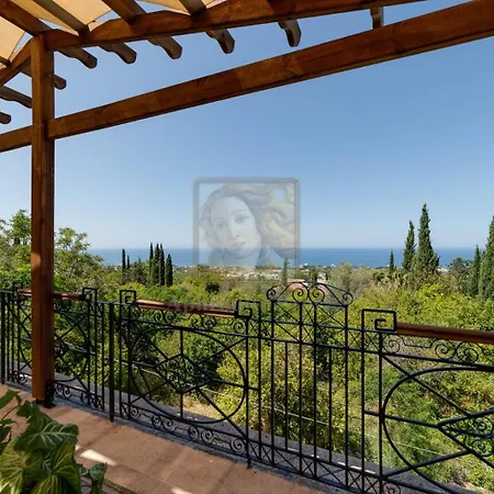 빌라 A Historic Stone With Private Garden, Terrace And Private Pool Just For Klirou