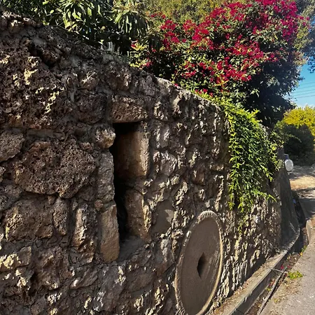 Historic Stone Villa With Private Pool, Garden & Full Sea View 别墅 凯里尼亚